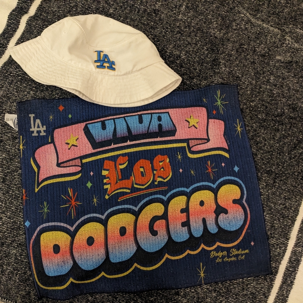 Los Angeles Dodgers towel and White bucket hat